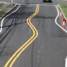 Rua em Montgomery Township com linhas tortas.