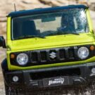 Frente do Suzuki Jimny Sierra verde.