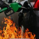 Abastecendo um carro.