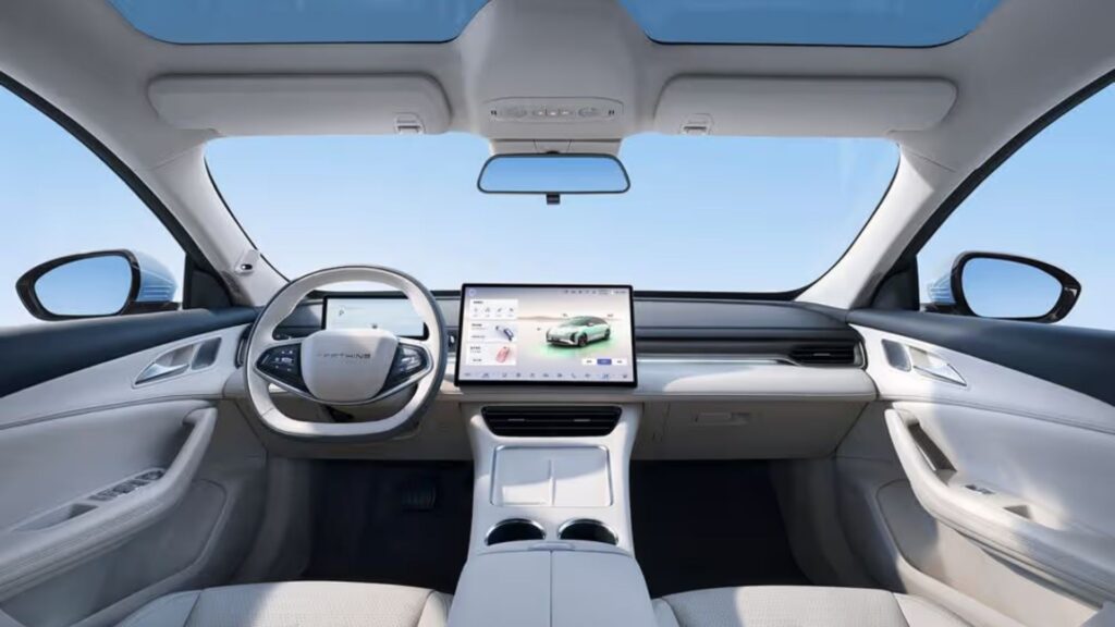 Forthing S7 interior.