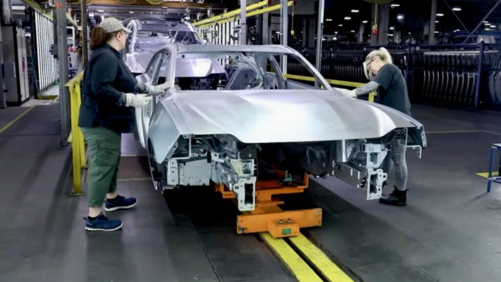 Fabrica da Stellantis em paralisação.