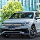 Frente do Tiguan Allspace branco.