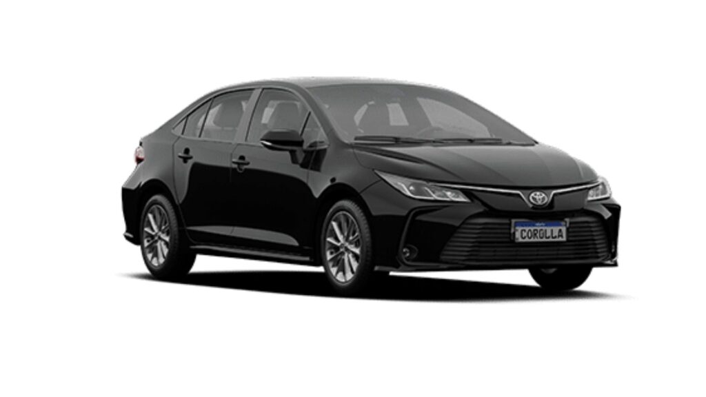 Toyota Corolla GLI preto na diagonal em um fundo branco.