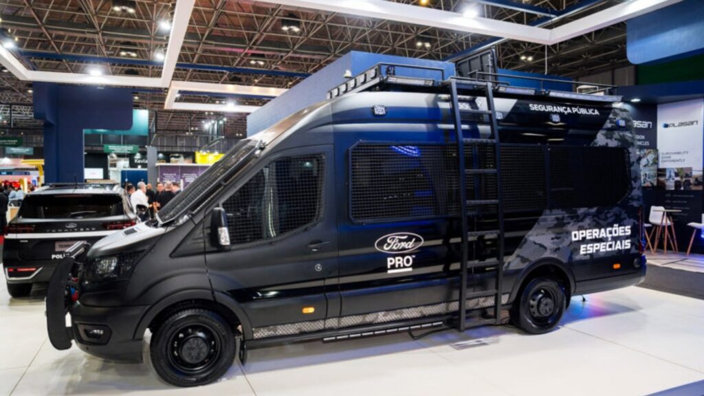 Ford Transit mosdificada para a segurança publica como resgate.