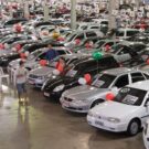 Vários carros no Feirão de carros usados.