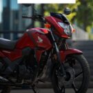 Honda CB125F 2026 vermelha na diagonal.