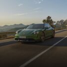 Porsche Taycan Cross Turismo na estrada.