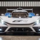 Frente do GR LH2 Racing Concept da Toyota com os faróis acesos.