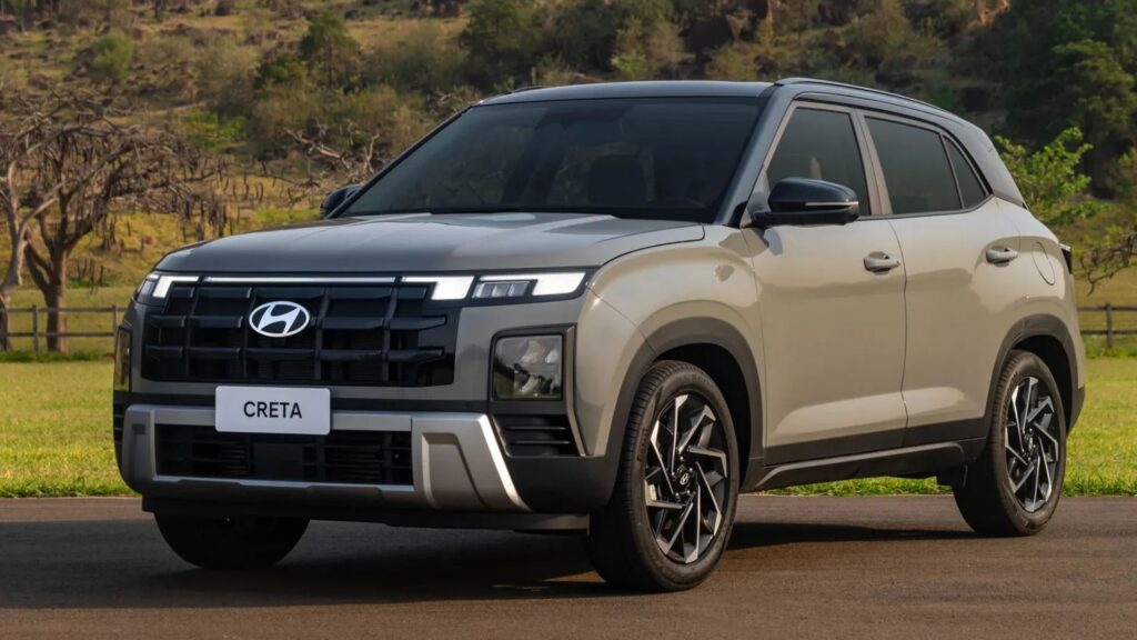 Hyundai Creta cinza parado na diagonal.