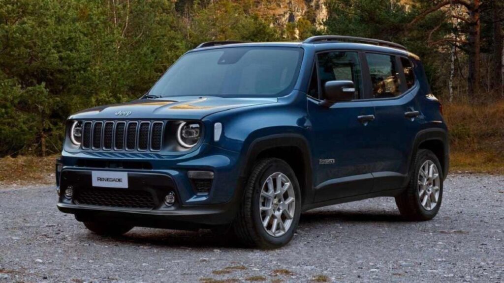 Jeep Renegade azul parado na diagonal.