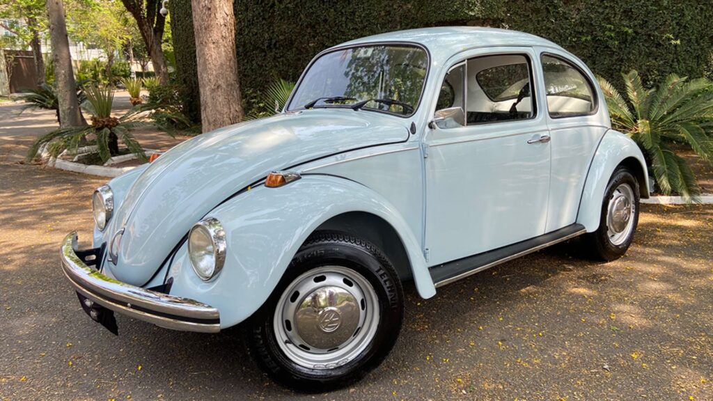 Fusca Automático azul na diagonal