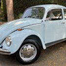 Fusca Automático azul na diagonal