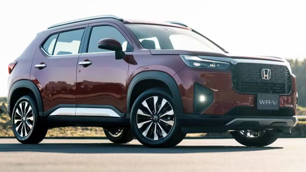 Honda WR-V 2026 vermelho parado na diagonal.