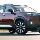 Honda WR-V 2026 vermelho parado na diagonal.