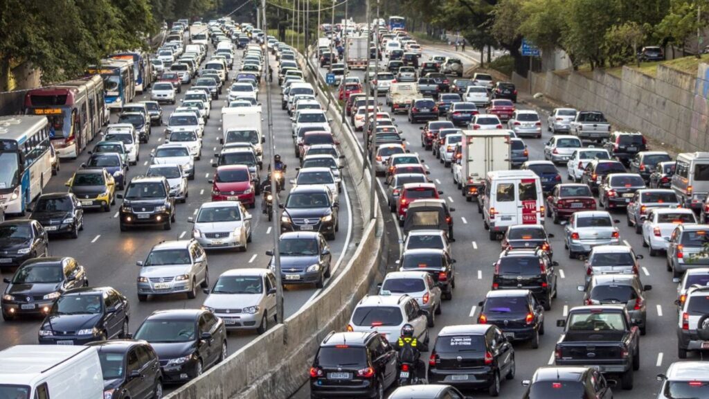 Carros que ainda não pagaram o IPVA em MG.