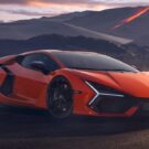 Lamborghini Ronaldo Fenômeno laranja na diagonal.