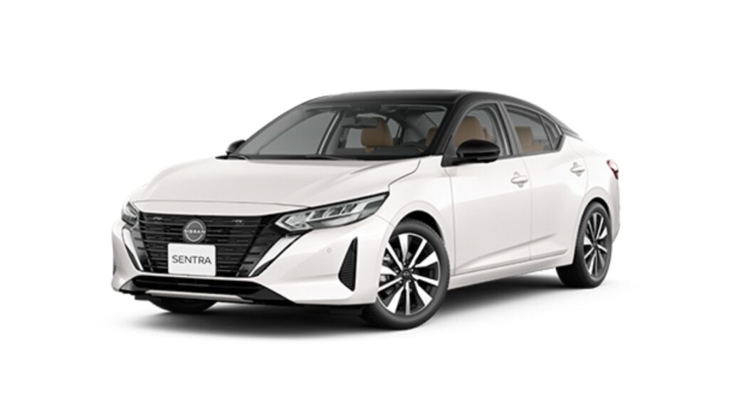 Nissan Sentra branco na diagonal em um fundo branco.