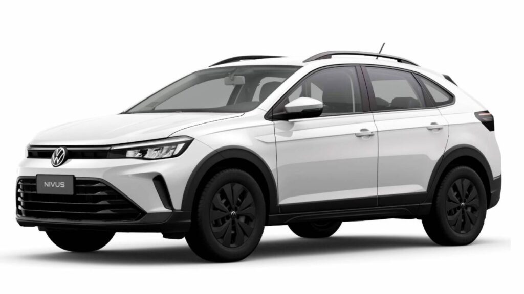 Volkswagen Nivus Sense 2026 branco parado na diagonal em um fundo branco.