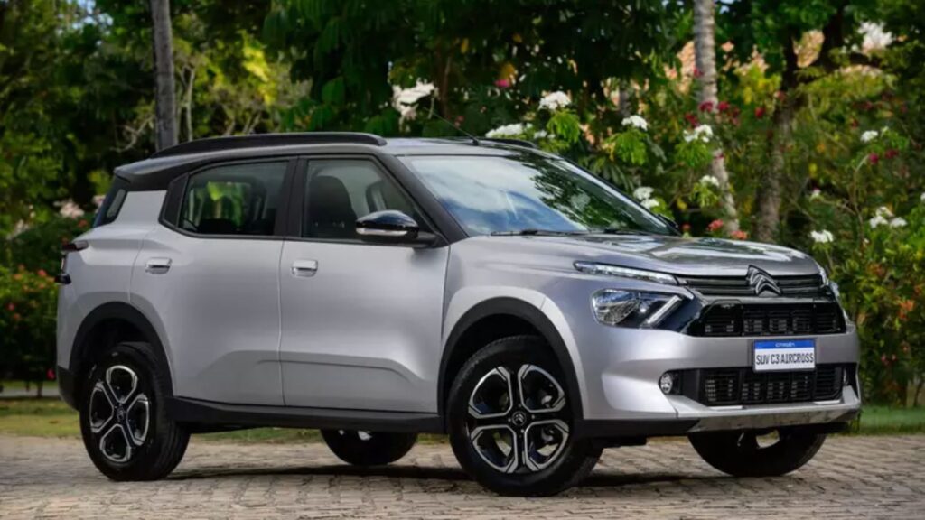 Citroën Aircross XTR 2026 prata na diagonal parado.