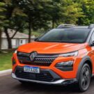 Renault Kardian laranja 2025 na estrada.
