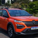 Renault Kardian laranja 2025 em movimento.