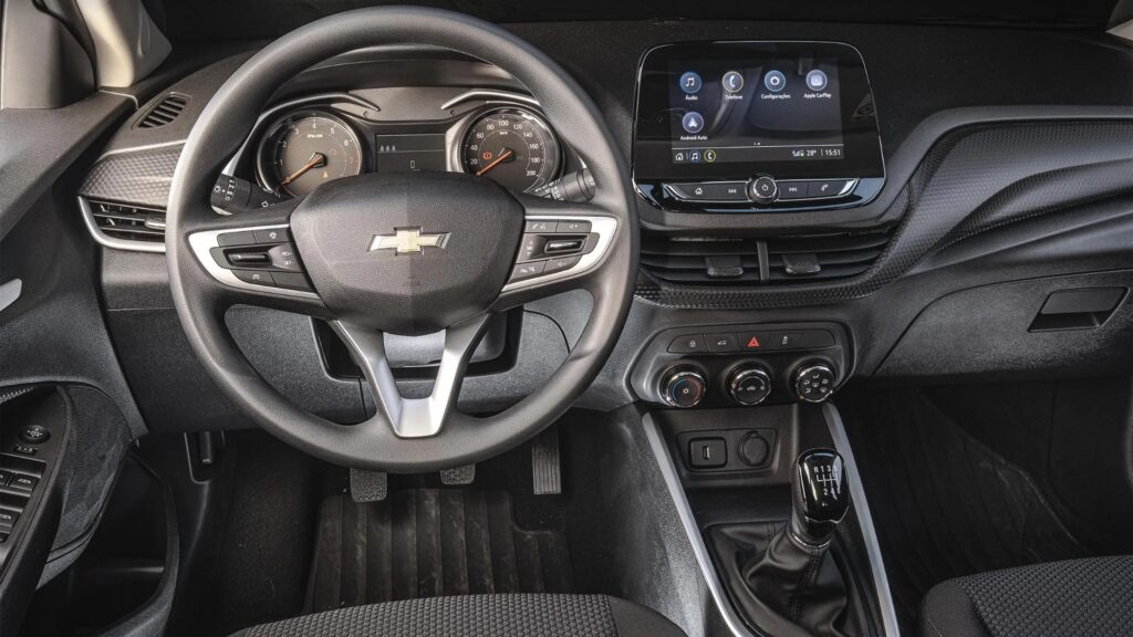 Interna do Chevrolet Onix com desconto de 20 mil.