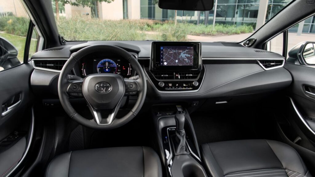 Interior do Corolla 2026.