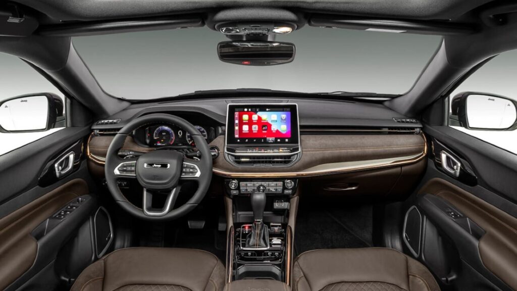 Interna do Jeep Commander.