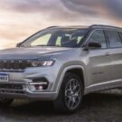 Jeep Commander cinza.