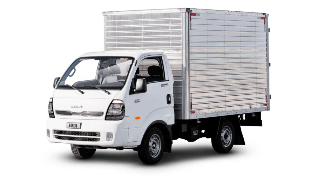 Kia Bongo 4x4 2026 no fundo branco.