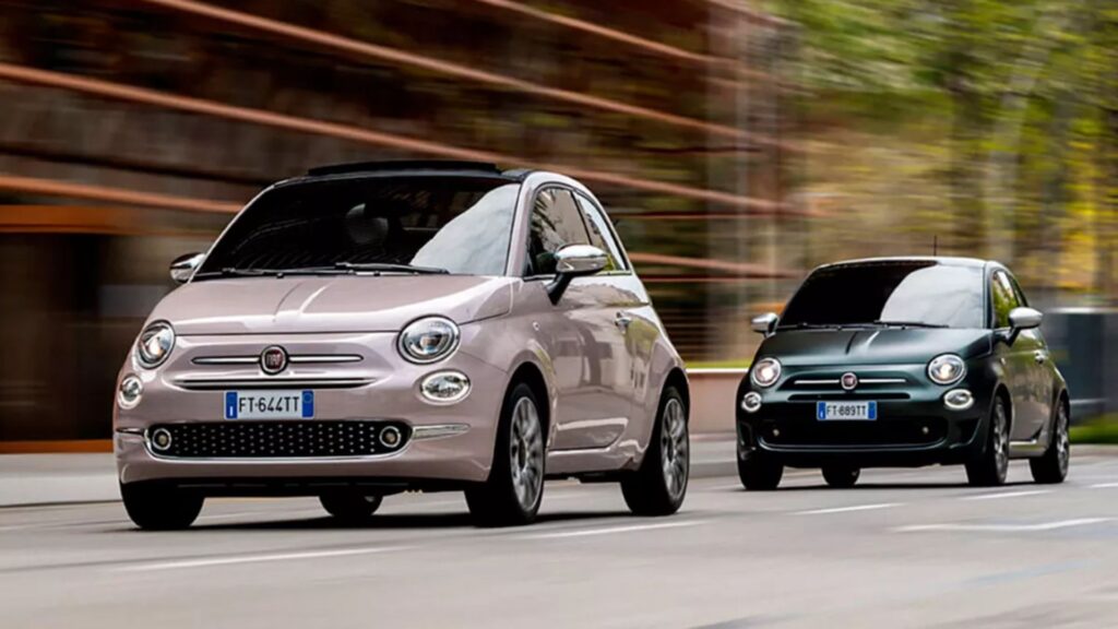 Foto dos pequenos carros na estrada.