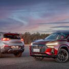 Dois Chevrolet Tracker 2026 um ao lado do outro.