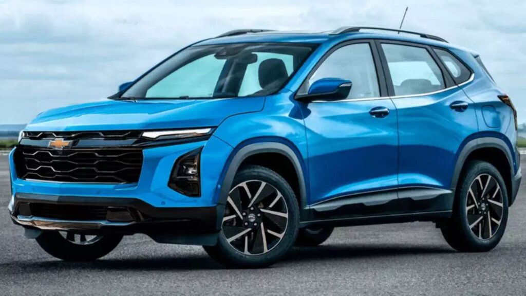 Chevrolet Tracker azul na diagonal.