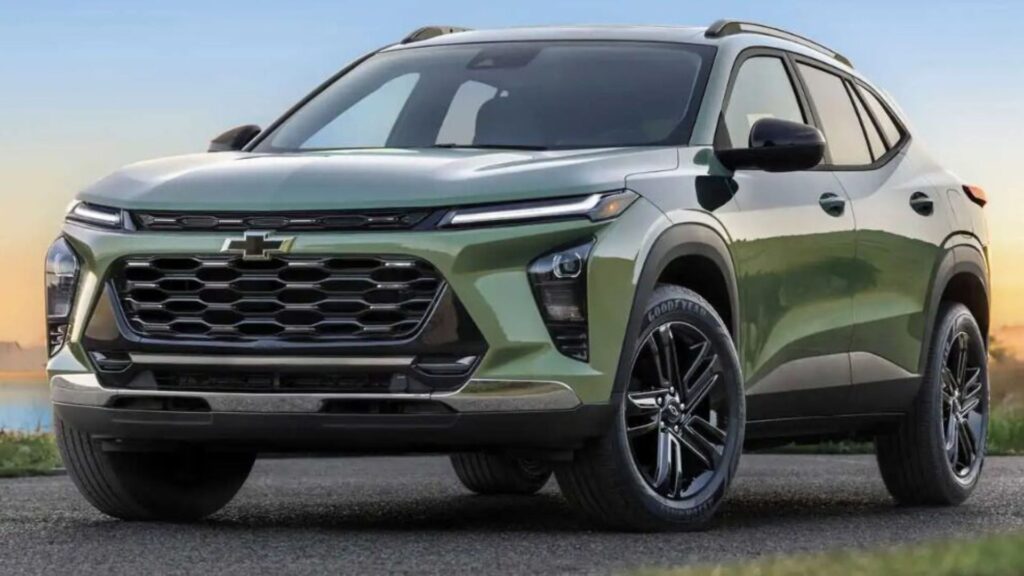 Chevrolet Tracker verde na diagonal.