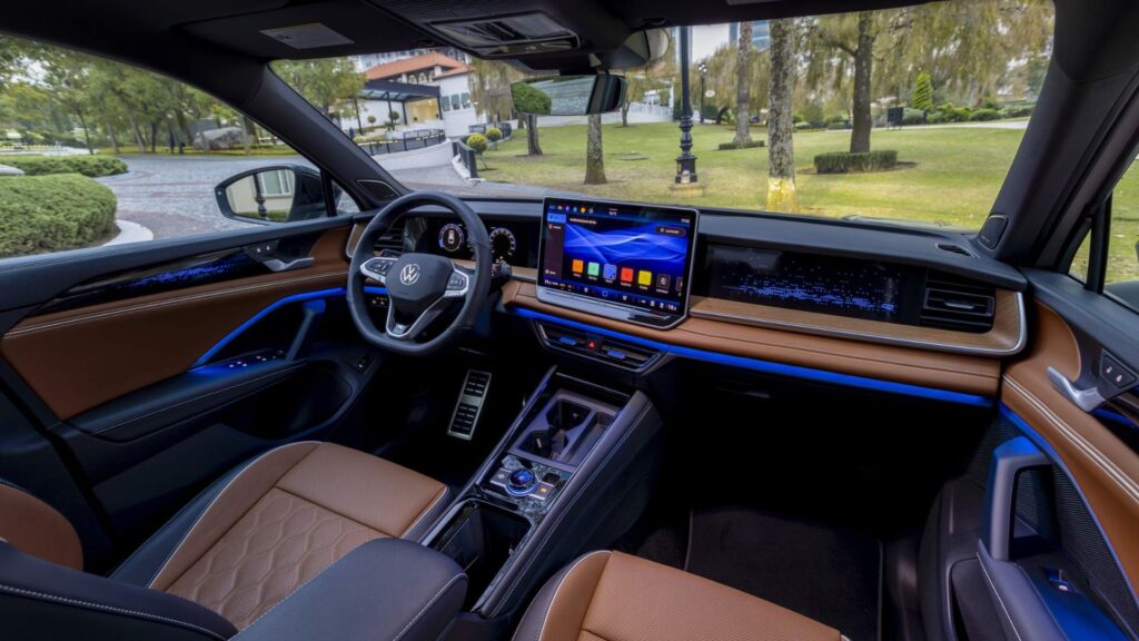 Interna do Tiguan 2025.