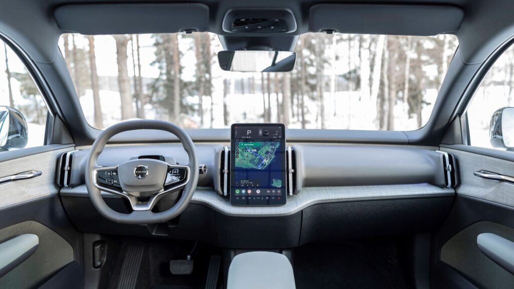 Interior do Volvo EX30 Cross Country 2026.