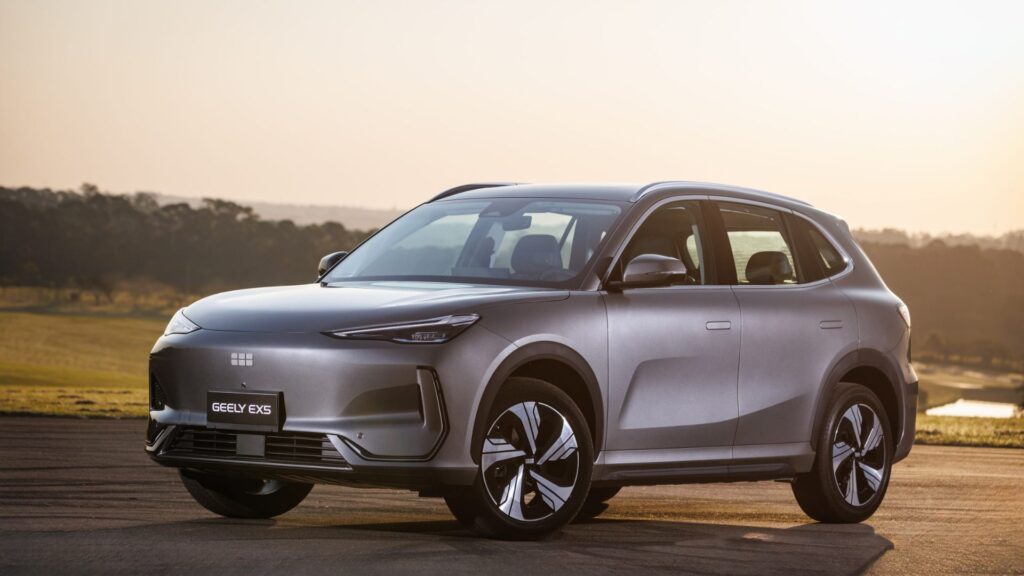 Geely EX5 Pro cinza.