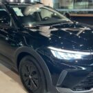 Nivus Sense preto com os faróis acesos.