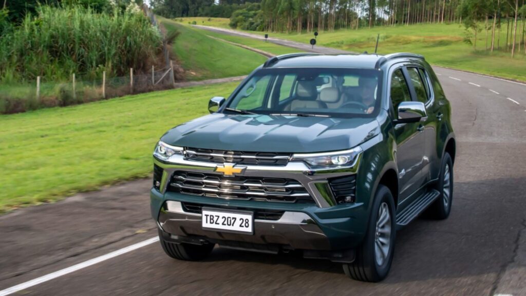 Chevrolet Trailblazer 2025 na estrada.
