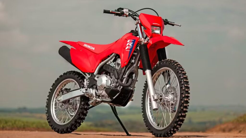 CRF 300F 2026 na diagonal.