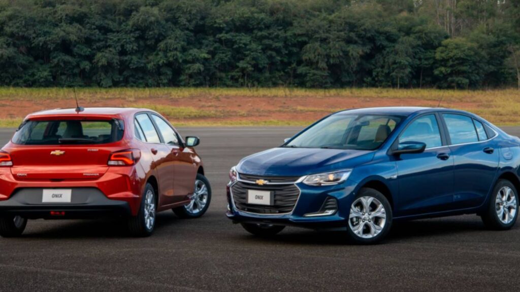 Chevrolet Onix Plus Premier 2025 na diagonal.