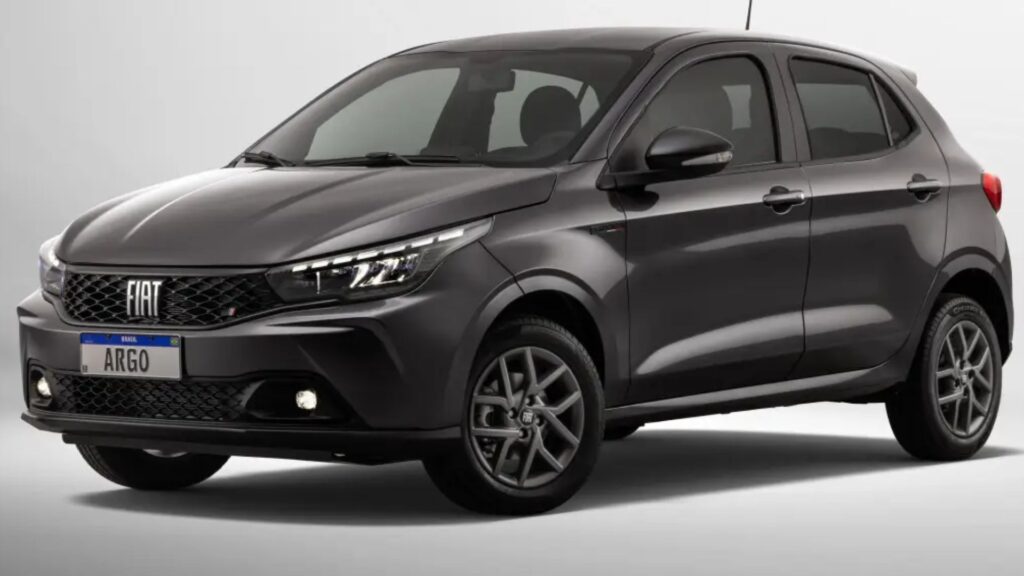 Fiat Argo 2026 cinza parado na diagonal.