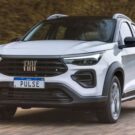 Fiat Pulse branco de frente na estrada.