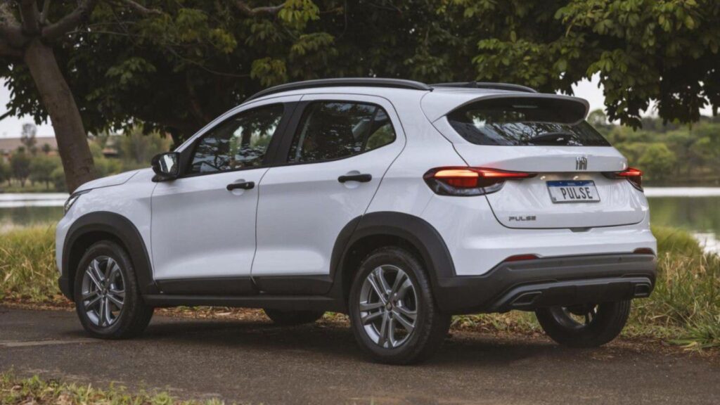 Fiat Pulse branco.