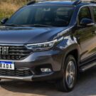 Fiat Strada Volcano 1.3 CVT cinza em movimento.