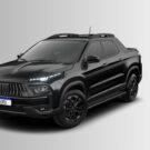 Fiat Toro Preta parada na diagonal.