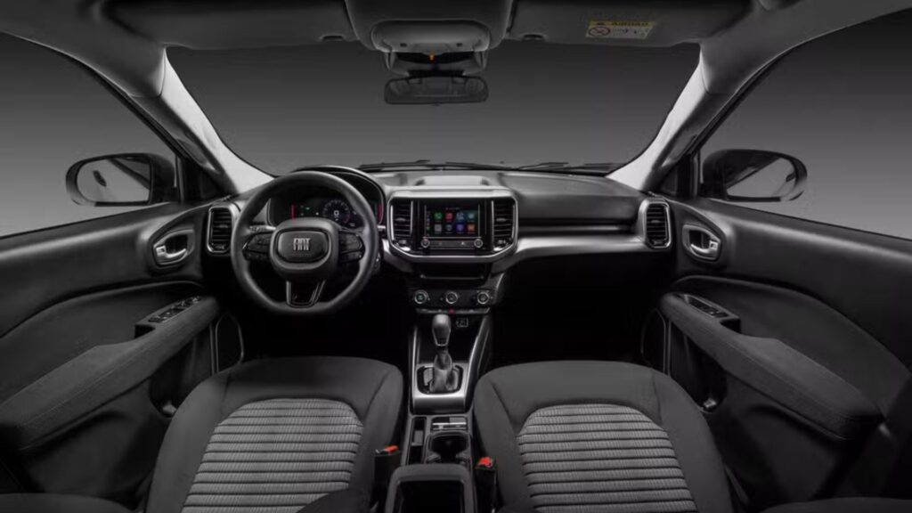 Interna do Fiat Toro Endurance 2026.