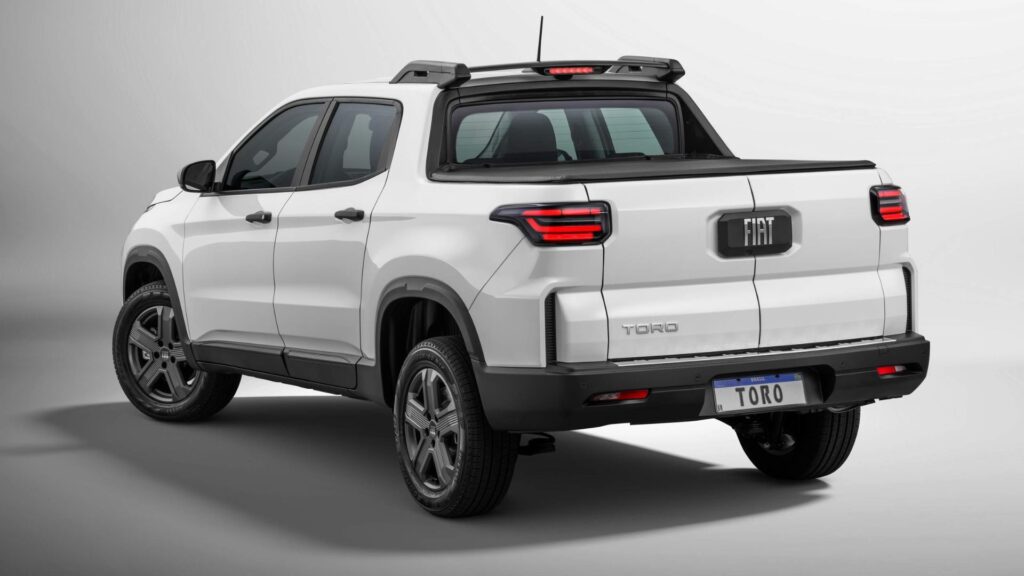Traseira do Fiat Toro Endurance 2026 branco.