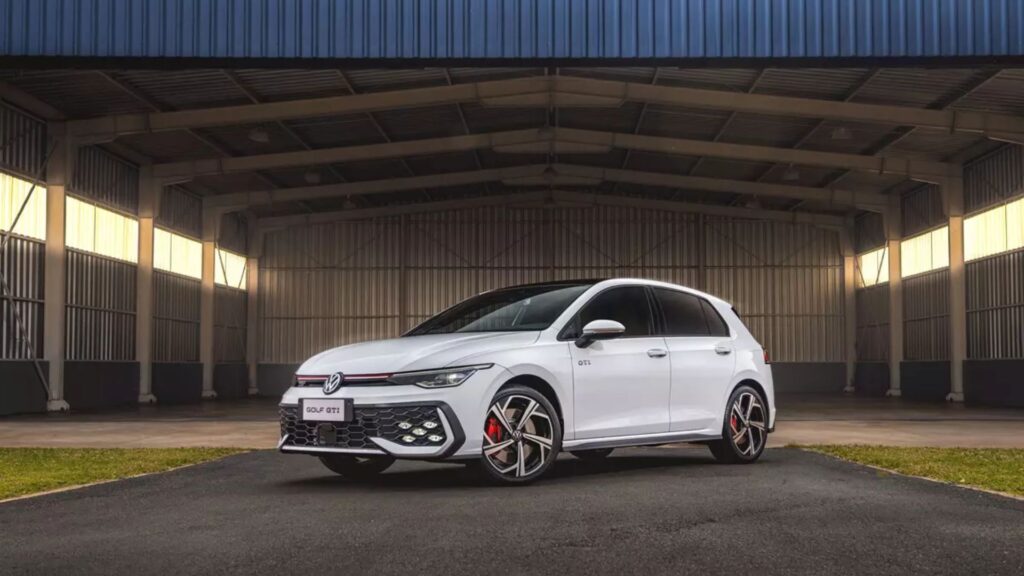 Golf GTI 2026 na diagonal.