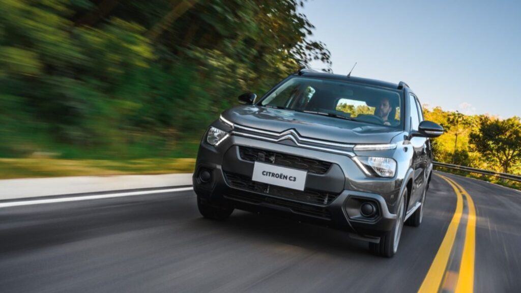 O Hatch automático mais barato do Brasil em 2025 na estrada.